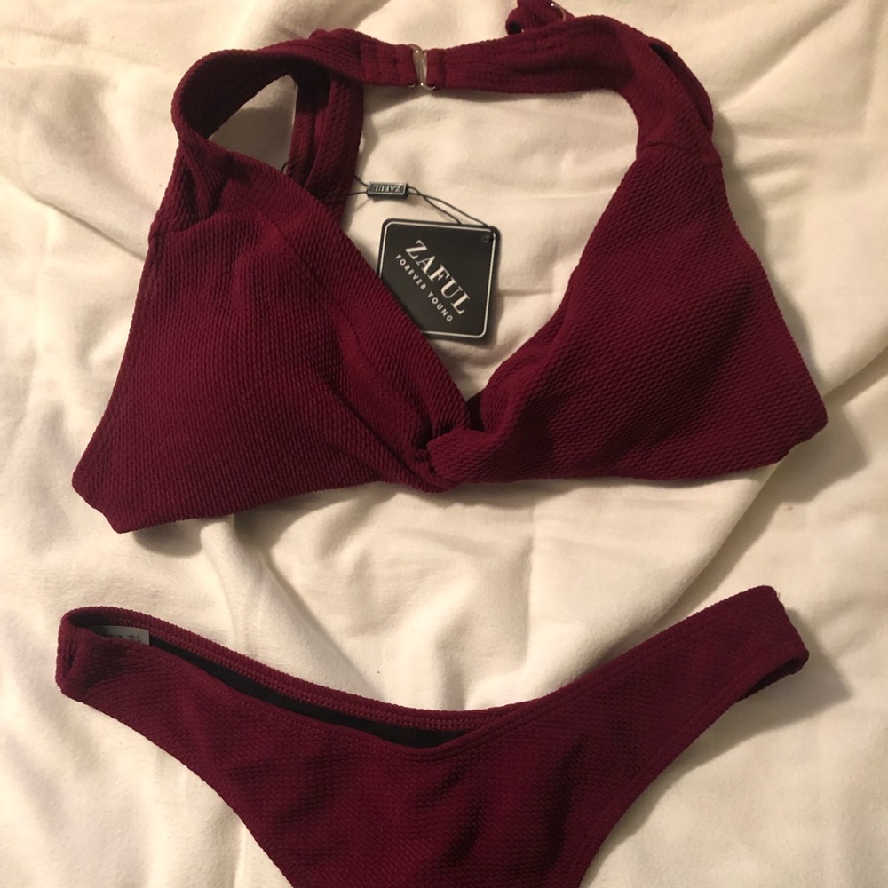 ⭐️NEW WITH TAGS⭐️ Twist front bikini